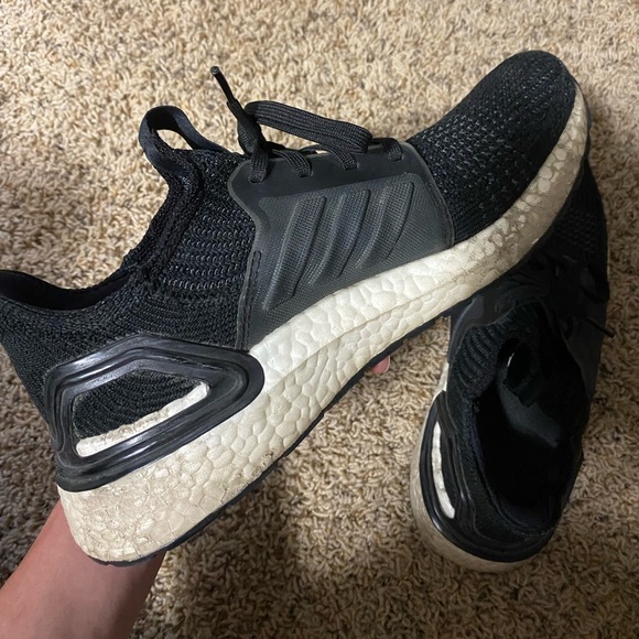 Size 8 black adidas ultraboost - Picture 2 of 2